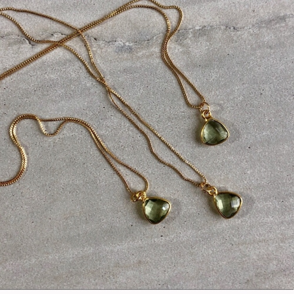 Green Amethyst Trillion 22k Gold Necklace - Picture 4 of 4